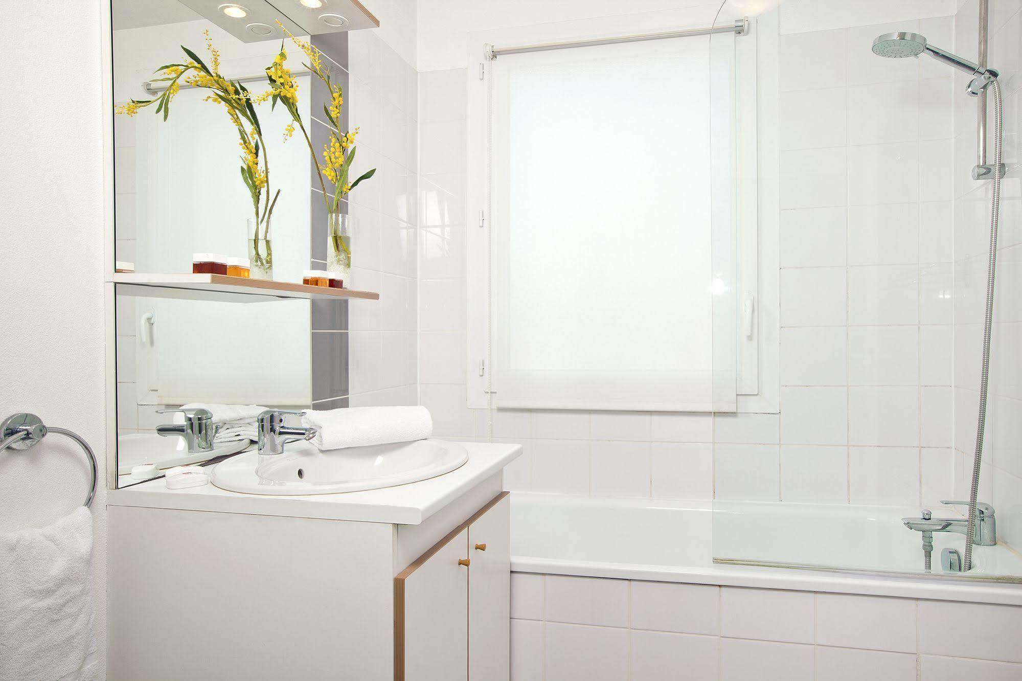 Sejours & Affaires Caen Le Clos Beaumois Exterior photo