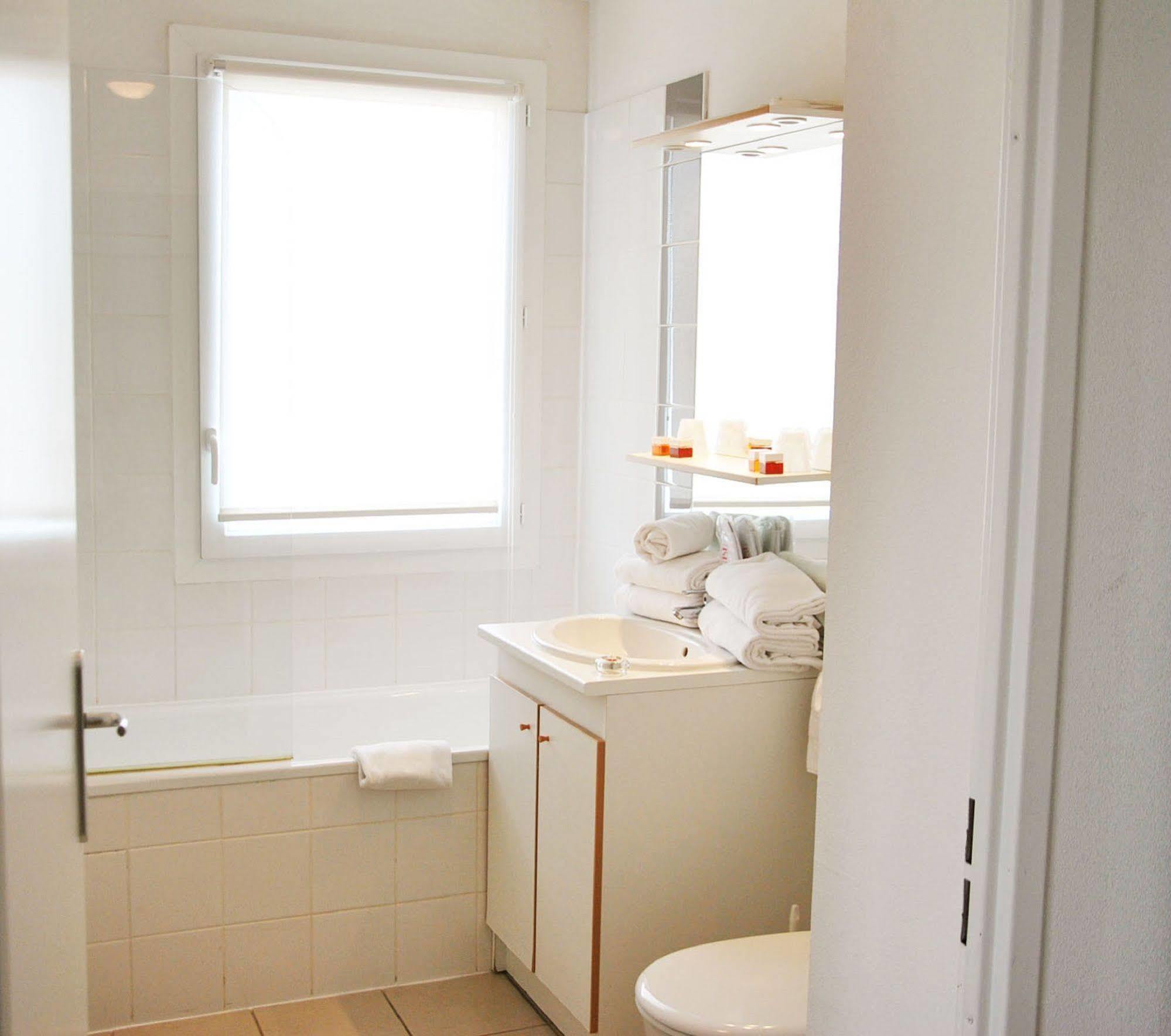 Sejours & Affaires Caen Le Clos Beaumois Exterior photo