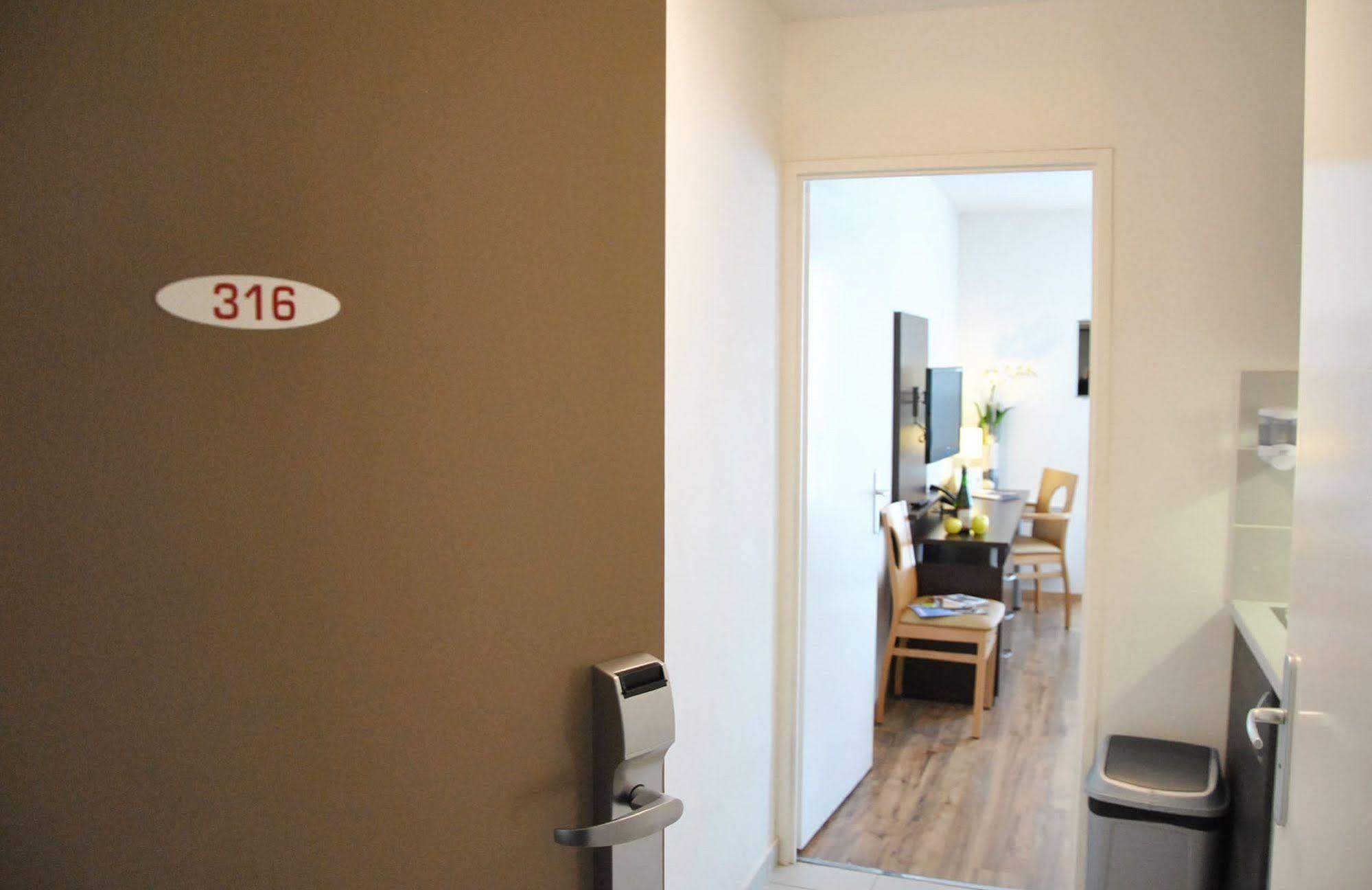 Sejours & Affaires Caen Le Clos Beaumois Exterior photo