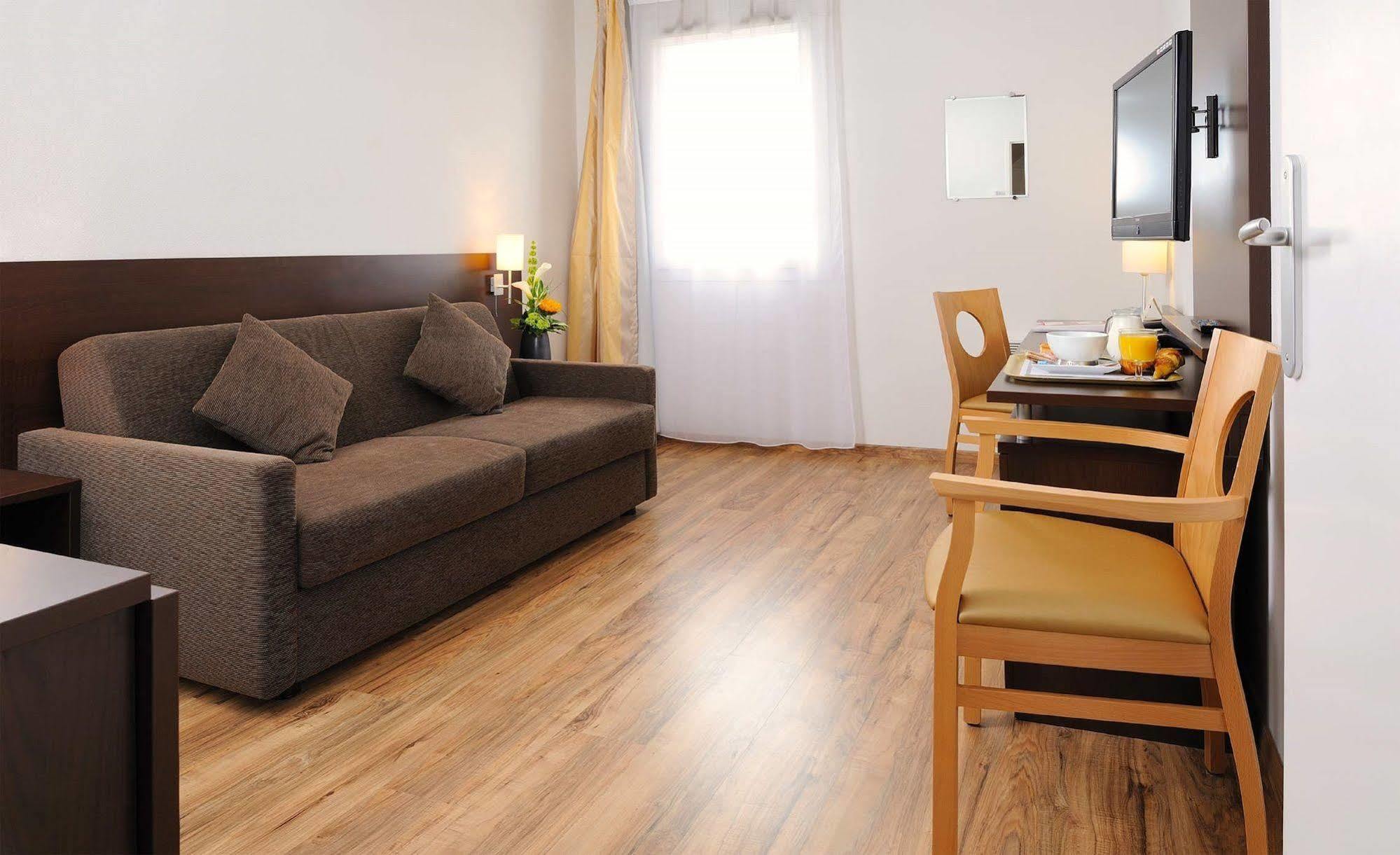 Sejours & Affaires Caen Le Clos Beaumois Exterior photo